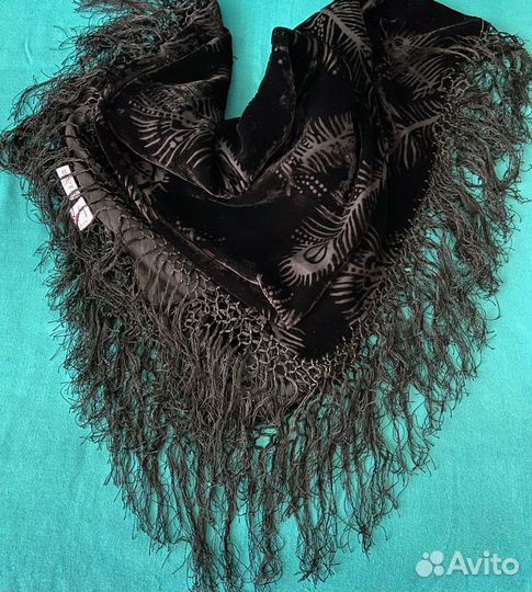 Шаль квадрат с бахромой черная /бархат/Франция