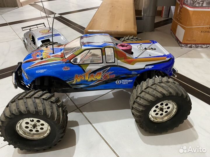 Машина на радиоуправлении с двигатель