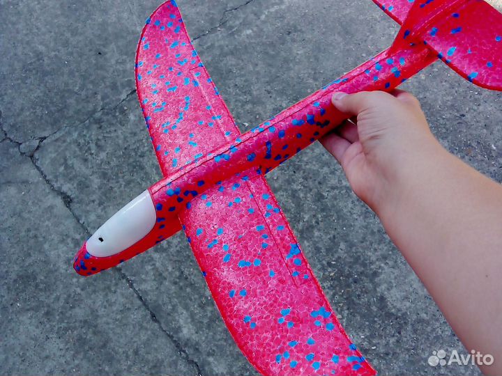 Игрушечный самолёт