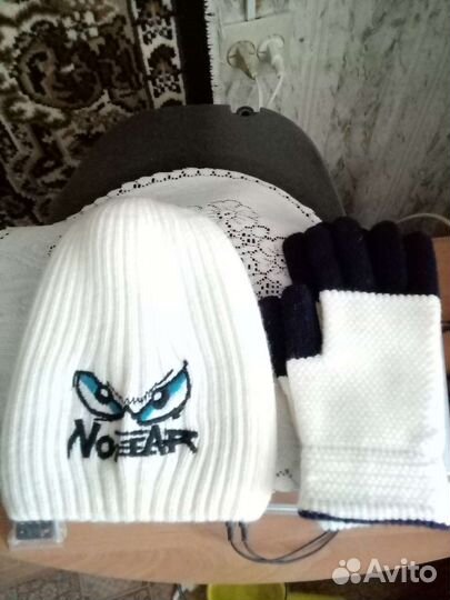 Шапка и перчатки детские новые