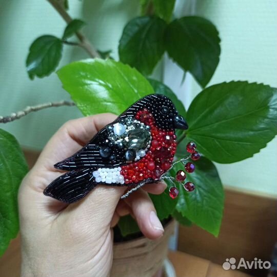 Брошь снегирь