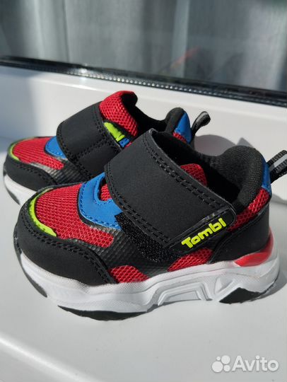 Кроссовки детские