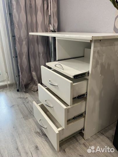 Маникюрный стол бу