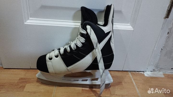 Коньки хоккейные 40 размер