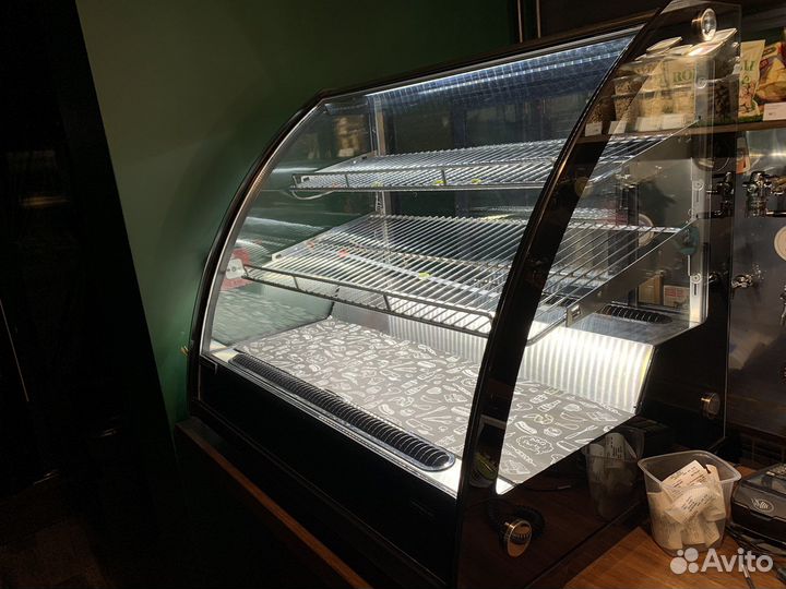 Кондитерская витрина