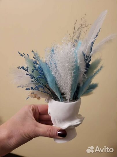 Букет из сухоцветов в кашпо