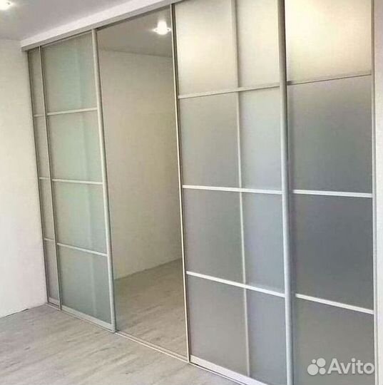 Шкаф купе с зеркалом