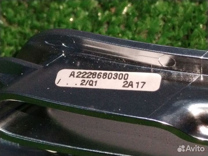 Направляющая ремня задняя левая Mercedes-Benz
