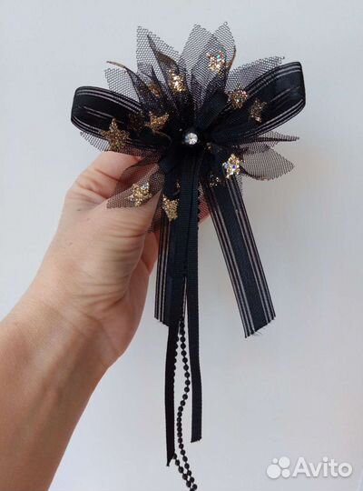 Бусы с брошью