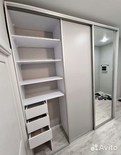 Распашной шкаф