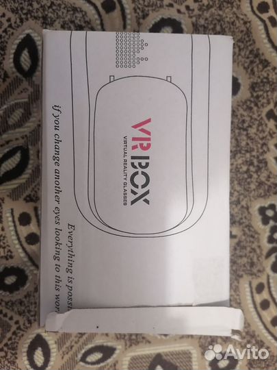 Очки виртуальной реальности с джойстиком