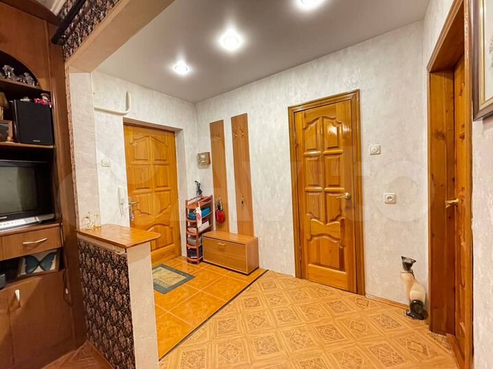 2-к. квартира, 70,6 м², 1/8 эт.