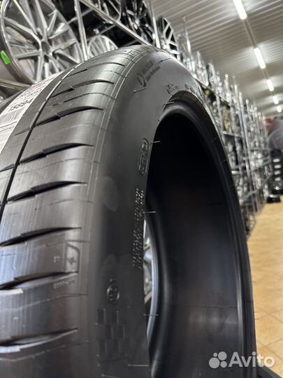 Michelin Pilot Sport 4 S 285/40 R22