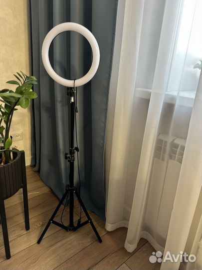 Кольцевая лампа со штативом