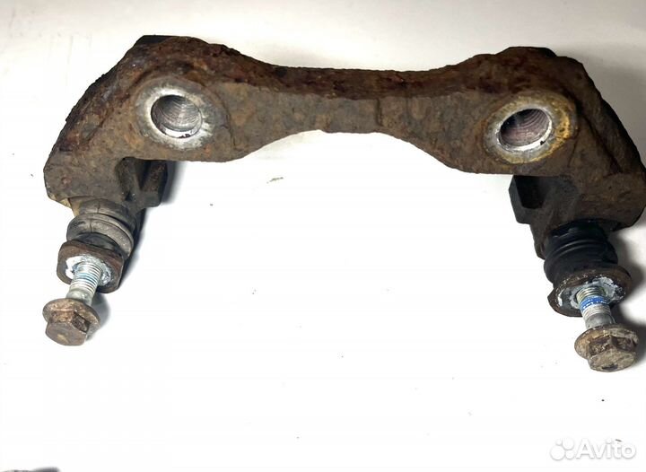 Скоба суппорта передняя VW Polo 5 1.6