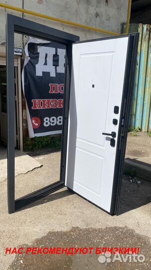 Толстая дверь металлическая в дом