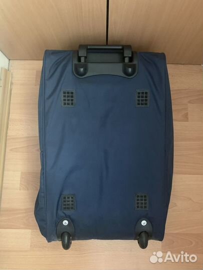 Чемодан на колесах синий Данон