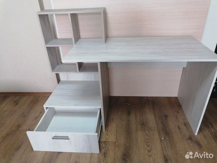 Письменный стол