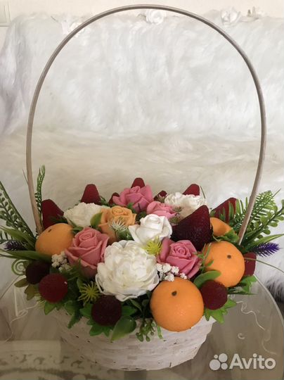 Подарочная корзинка из мыла