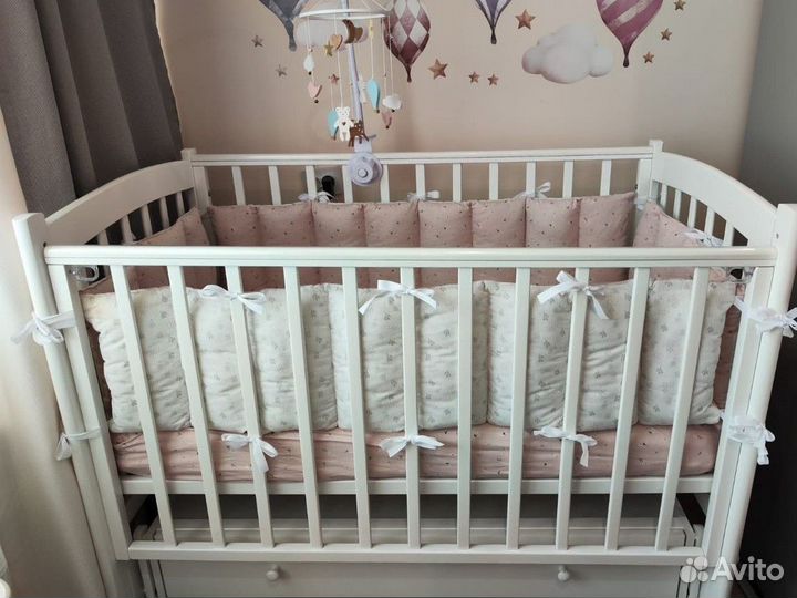 Детская кроватка с маятником матрасом и бортиками