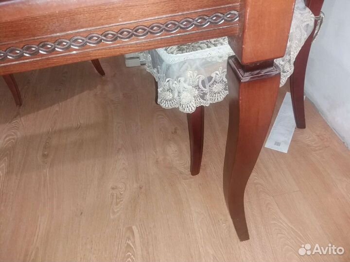 Обеденный стол