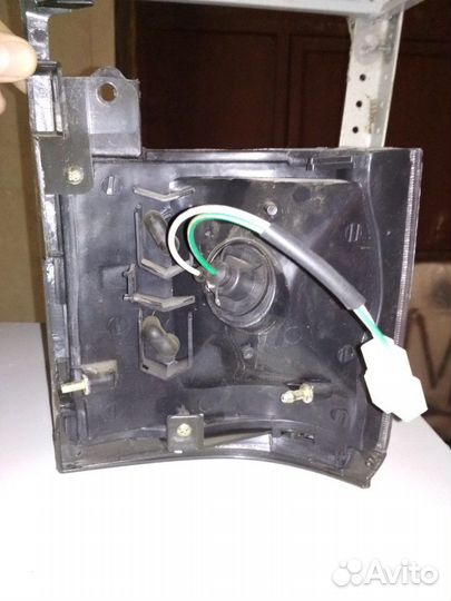 Поворотник правый toyota hiace RZH101 90-94 белый