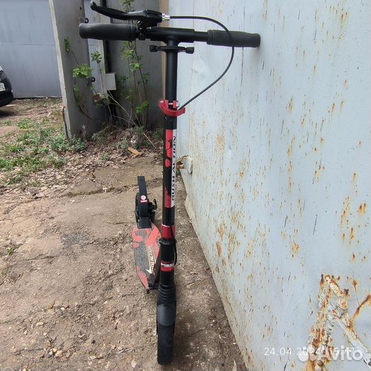 Самокат складной с ручным тормозом