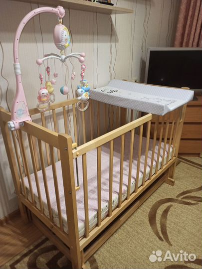 Детская кроватка с поперечным маятником