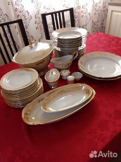 Сервиз столовый 1980 год (фарфор)