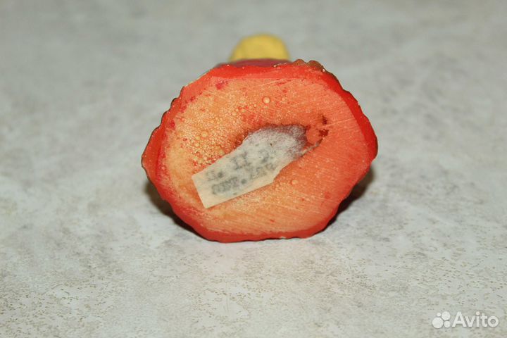 Девочка с цветочком. Колкий пластик