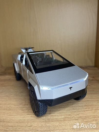 Tesla Cybertruck машинка