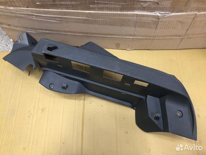 Обшивка багажника задняя правая Ford Focus 2