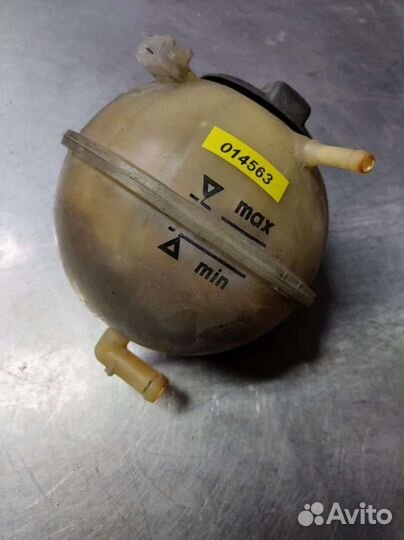 Расширительный бачок Volkswagen Passat B4 1H012140
