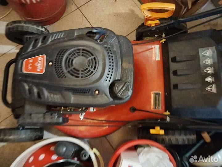 Газонокосилка бензиновая