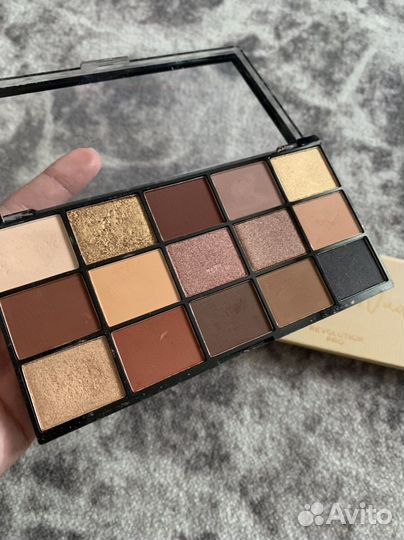 Палитра теней Revolution