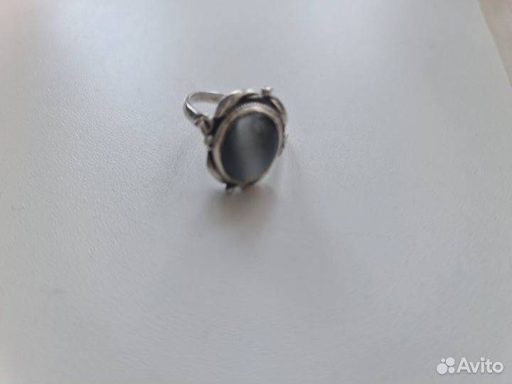 Серебряное кольцо с камнем кошачий глаз