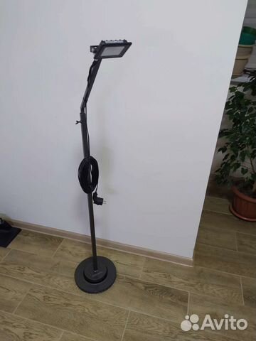 Стойка с прожектором
