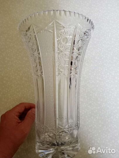 Большая хрустальная ваза