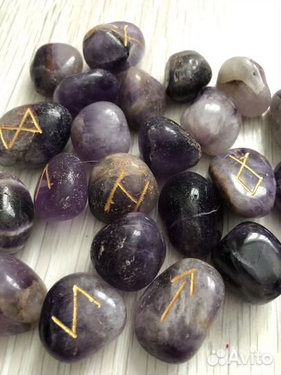 Руны из аметиста, карты таро, ассоциативные карты