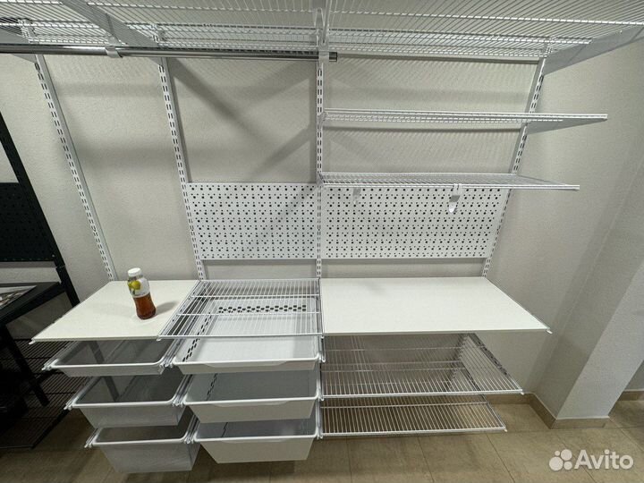 Гардеробная Система черного и белого цвета