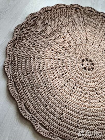 Коврик на пол вязаный