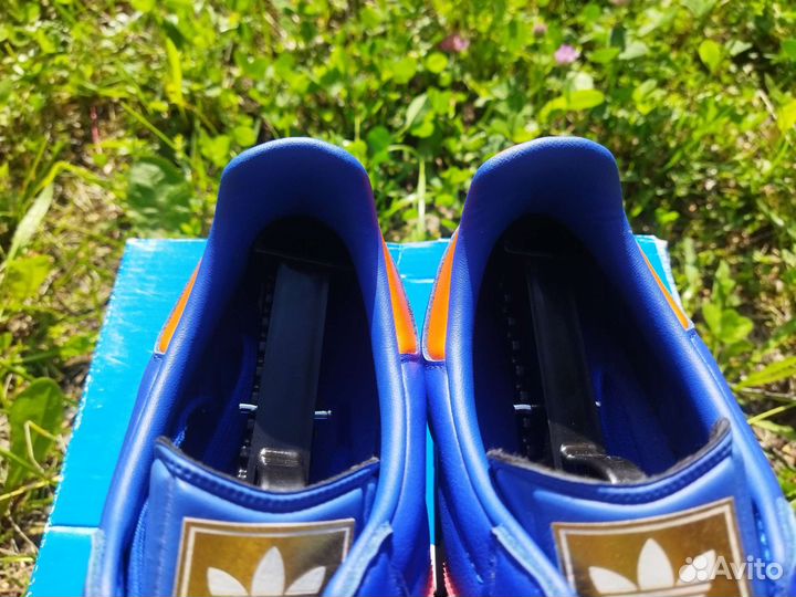 Adidas samba (едут обратно)