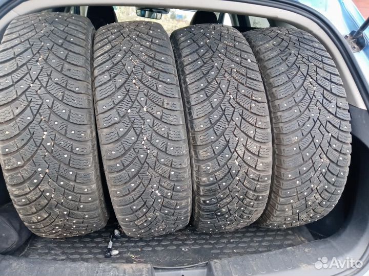 Pirelli Ice Zero 2 215/65 R16