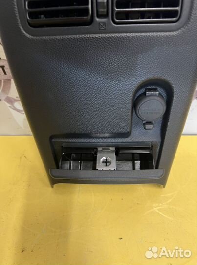 Infiniti QX70 S51 Накладка подлокотника