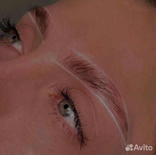 Модель на окрашивание и коррекцию бровей