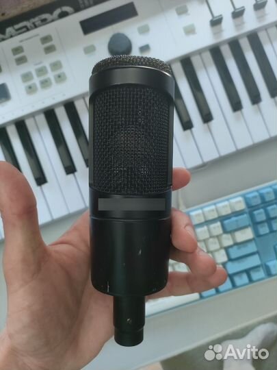 Студийный микрофон Audio-technica AT2035