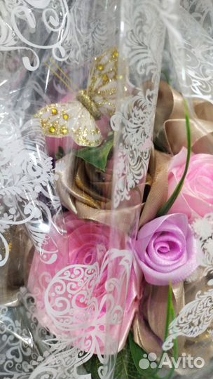 Коробочка с розами из атласных лент