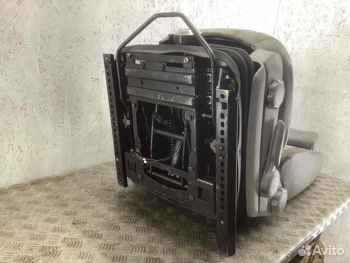Сиденье переднее левое Volkswagen Crafter