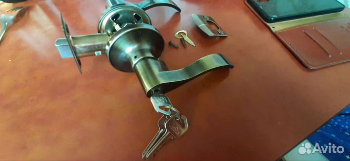 Дверная ручка на замке