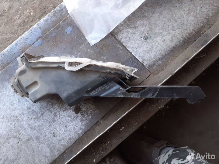 Фара правая противотуманная птф на Lexus